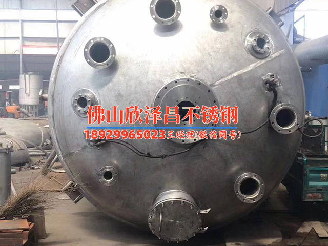 不锈钢管保护套304(304不锈钢管保护套，耐腐蚀，坚固可靠，为你的管道保驾护航！)